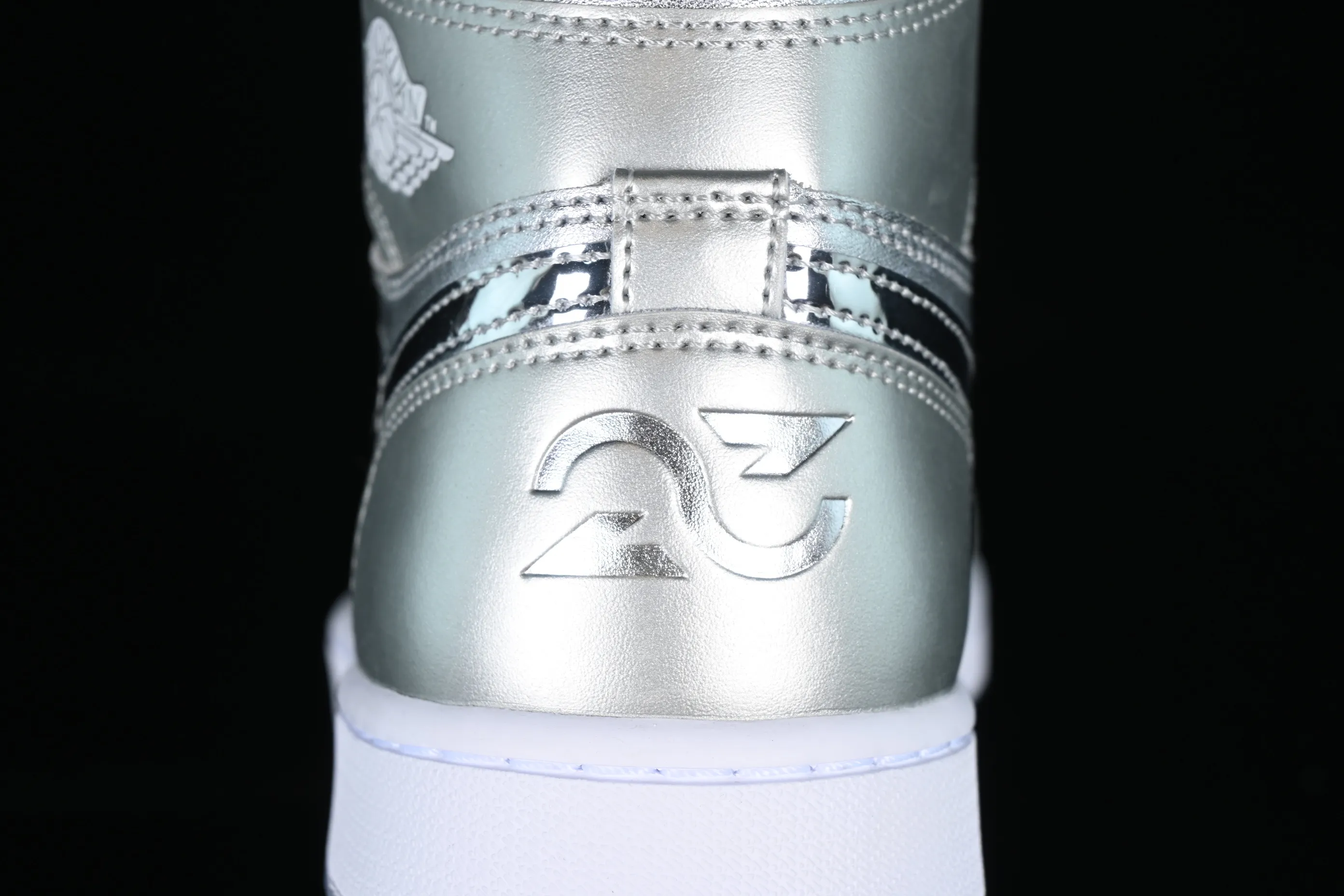 All categories Air Jordan Jordan series basketball shoes Air Jordan 1 High L version Air Jordan 1 High Golf AJ1 Joe 1 golf joint silver high-top basketball shoes FD6815-001